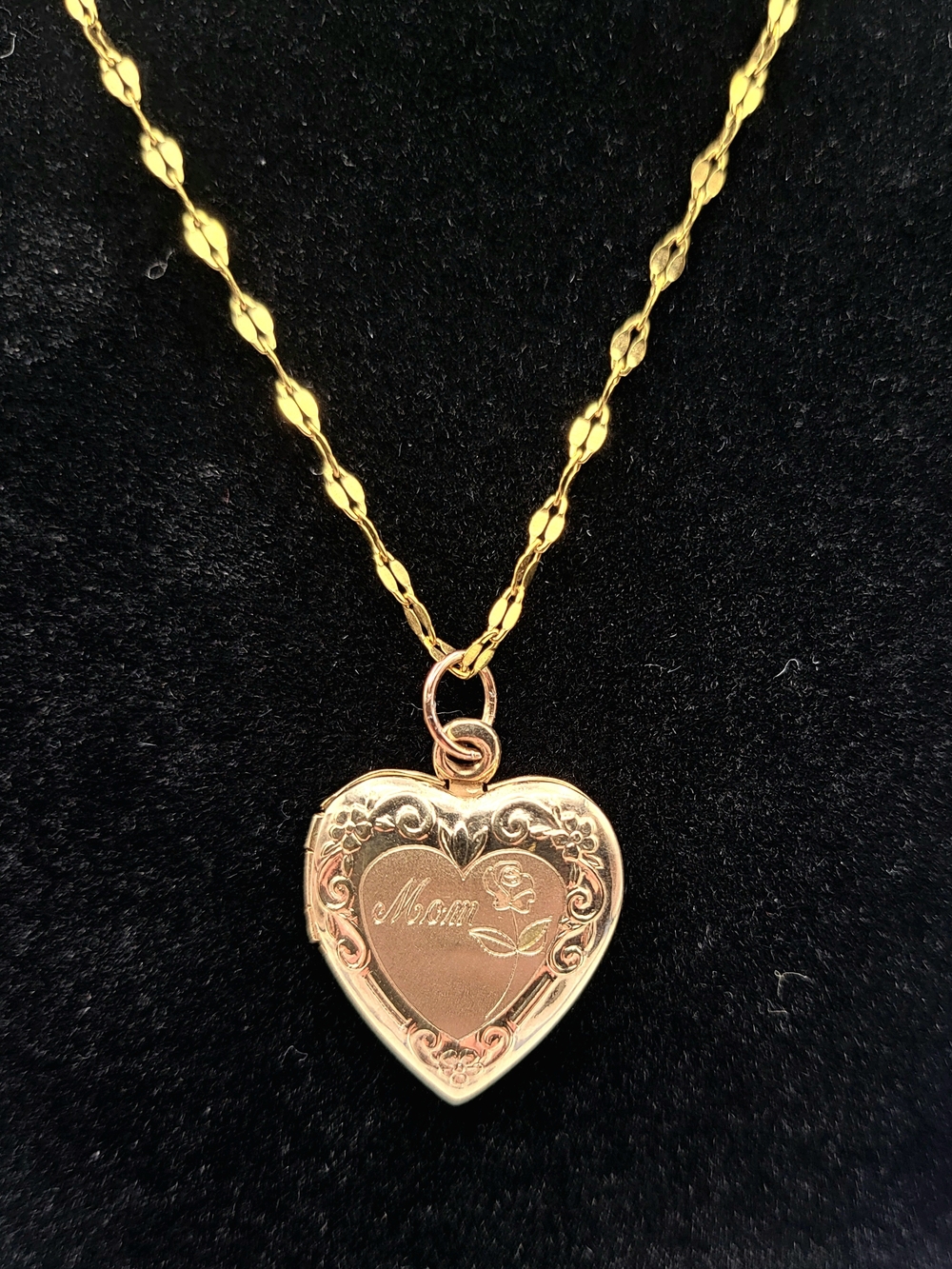 Vintage 1/20 14KT Gold Filled Mom Heart Photo Locket Necklace